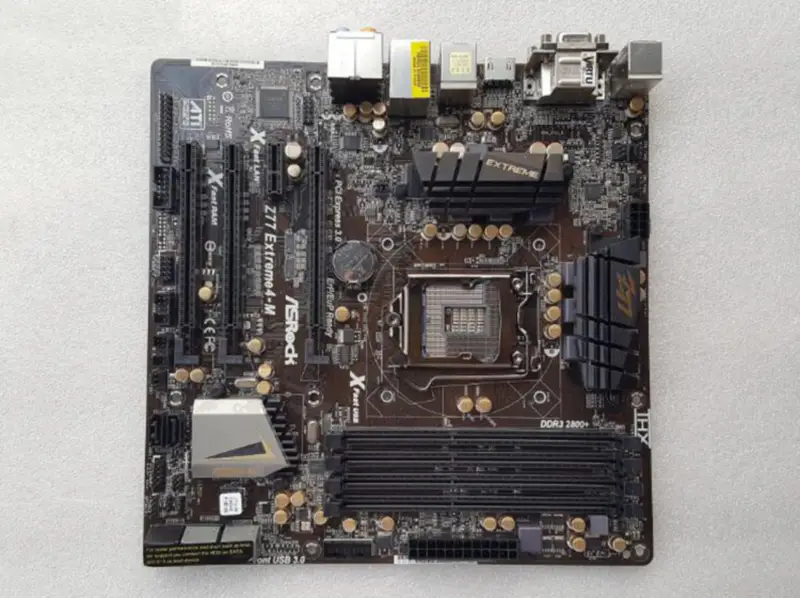 ASROCK Z77 Extreme4-M Intel LGA 1155 DDR3 Z77 MATX-hovedkort