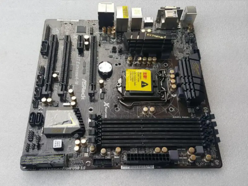ASROCK Z77 Extreme4-M Intel LGA 1155 DDR3 Z77 MATX-hovedkort