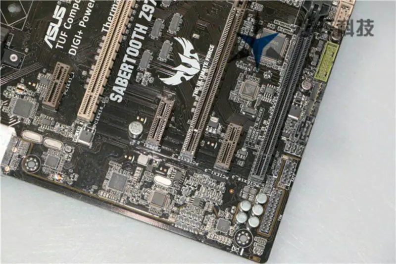 Asus SABERTOOTHZ97 motherboard