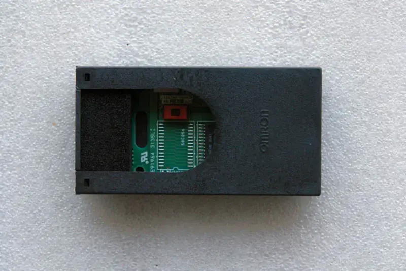 Omron C200HS-ME16K PLC module