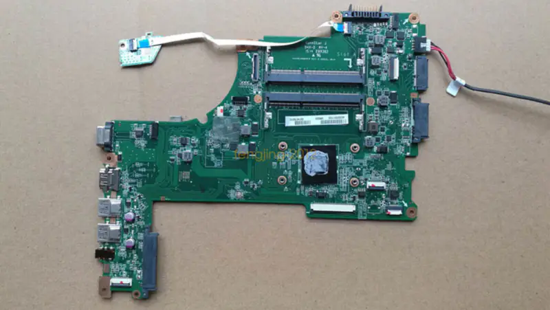 Toshiba A000301100 motherboard