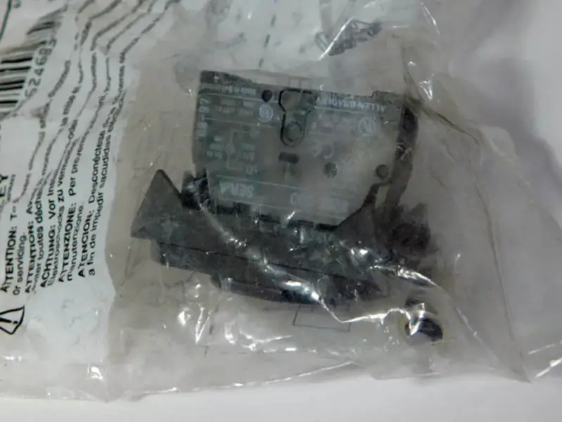 Allen-Bradley 800E3DL5 Voltage Module