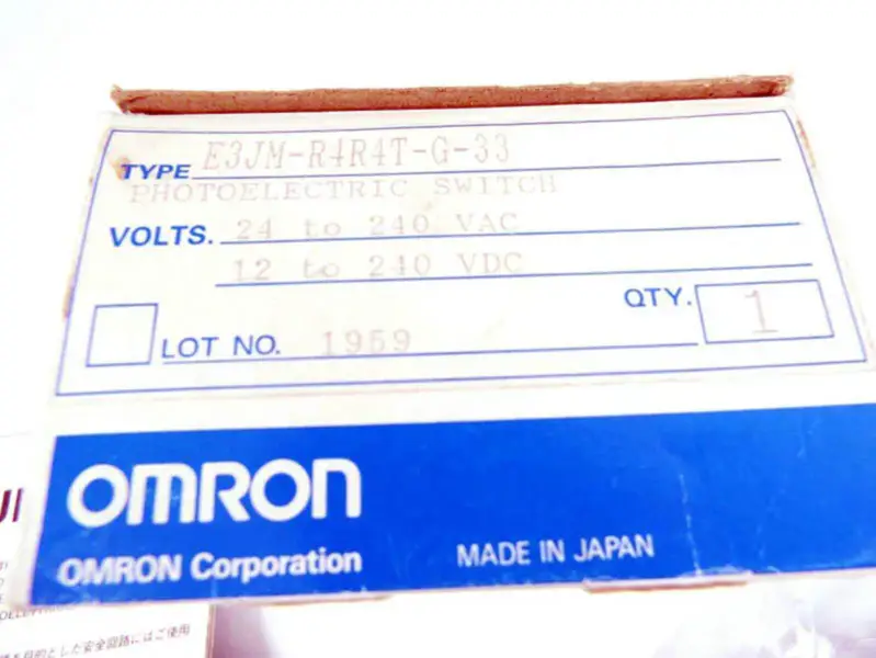 OMRON E3JM-R4R4T-G-33 Photoelectric Sensor