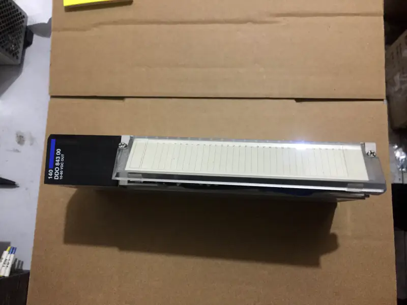 Schneider 140DDO84300 PLC 9