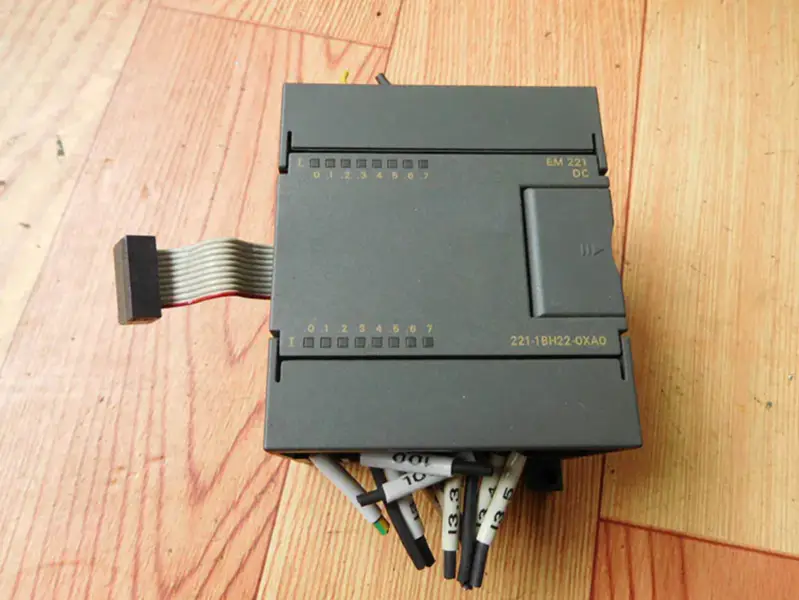 Siemens PLC 6ES7 221-1BH22-0XA0