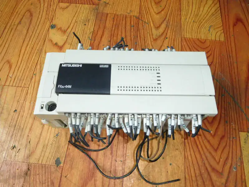 PLS Mitsubishi FX3U-64MR/ES