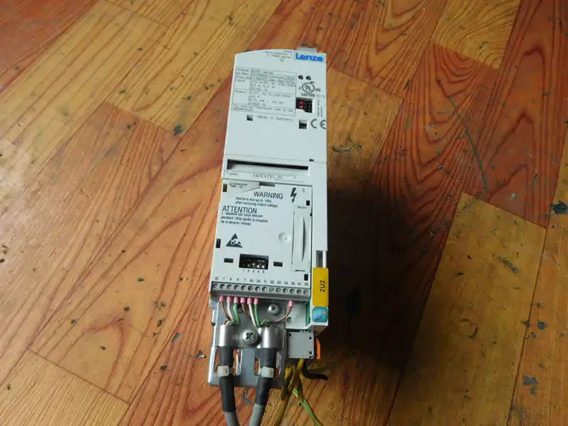 Lenze EDK82EV222 Inverter drive