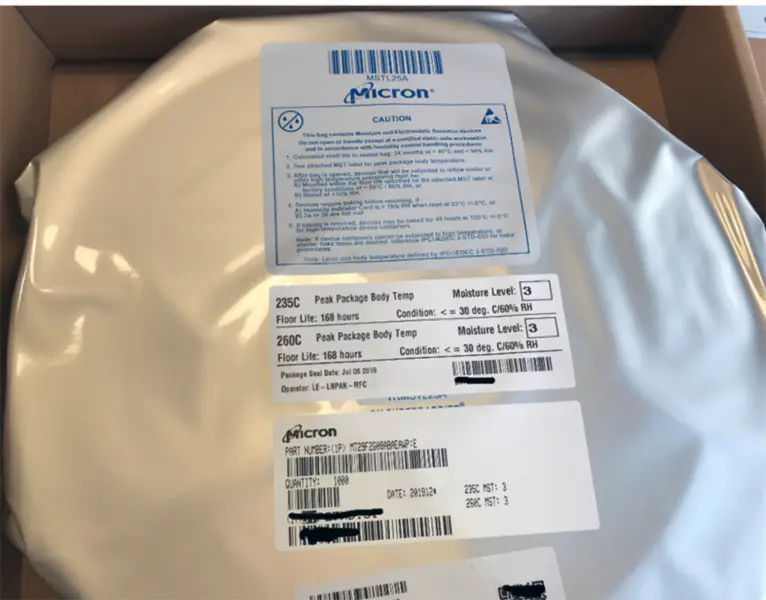 et asynkront datagrensesnitt IC Chip 2G PARALLEL 48TSOP 256M x 8 NAND Flash-enheter MT29F2G08ABAEAWPE
