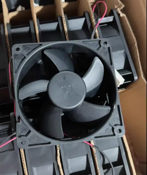 DELTA AFB1212LE-02 12 V 0,24 A, 2 ledninger Kjølevifte
