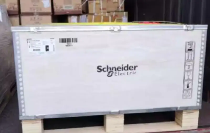 Schneider ATV71HC28N4 omformer