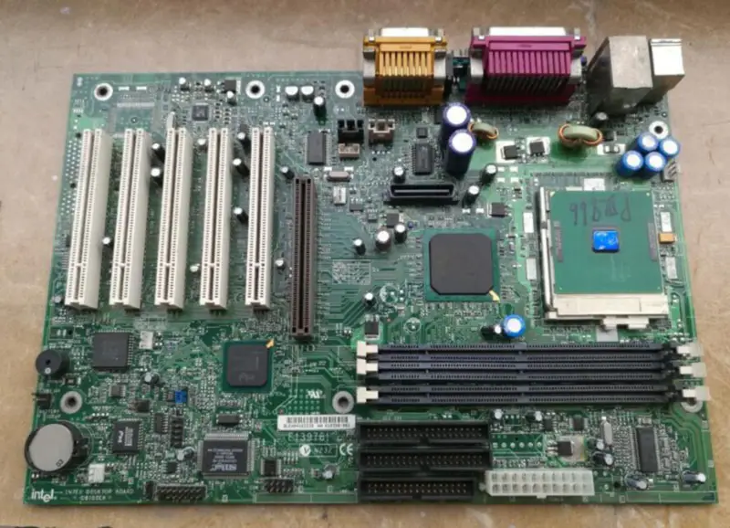 Intel D815EEA hovedkort for industrielt utstyr