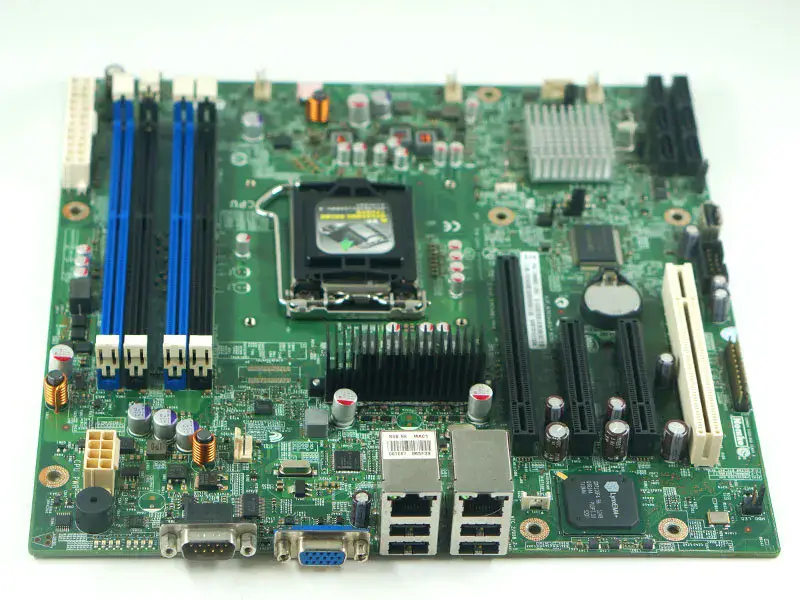 Intel S1200BTS motherboard