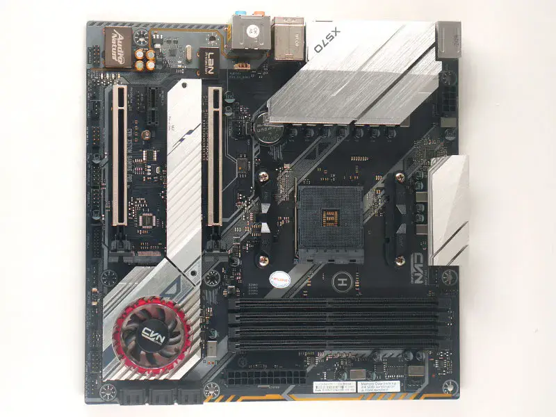 Fargerikt CVN X570M GAMING PRO V14 hovedkort