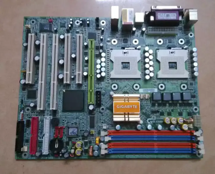 Gigabyte 8IKHDW hovedkort
