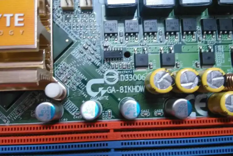 Gigabyte 8IKHDW hovedkort