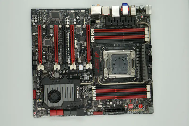 ASUS RAMPAGE IV EXTREME hovedkort