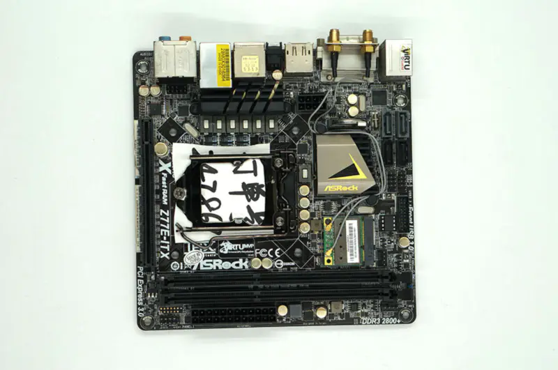 Asrock Z77E-ITX hovedkort Z77 LGA1155 Mini-ITX