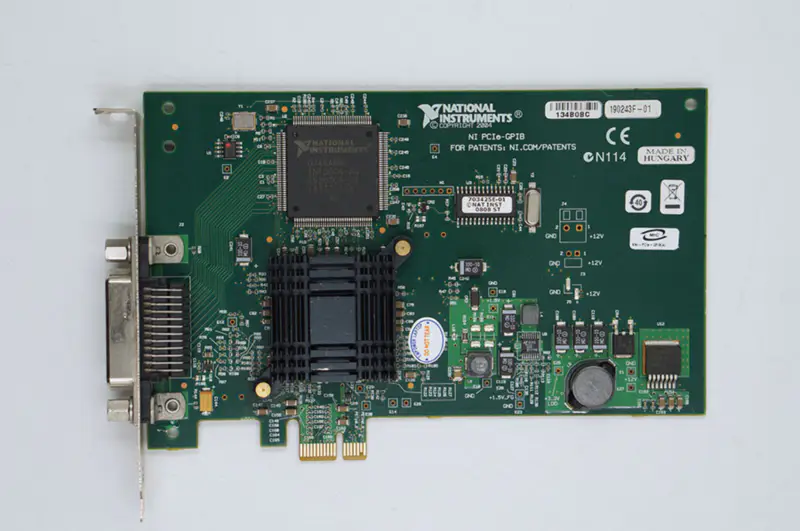 NI PCIe-GPIB-kort for anskaffelse av kort